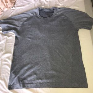 LARGE MENS LULULEMON ATHLETICA GREY SHIRT